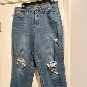 Universal Thread distressed women’s boyfriend fit jeans size 12/31r